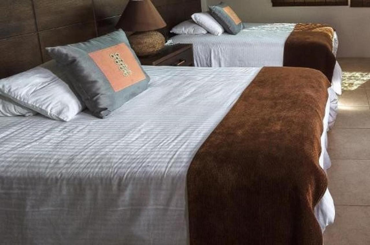 Iguana Crossing Boutique Hotel Puerto Villamil Eksteriør billede