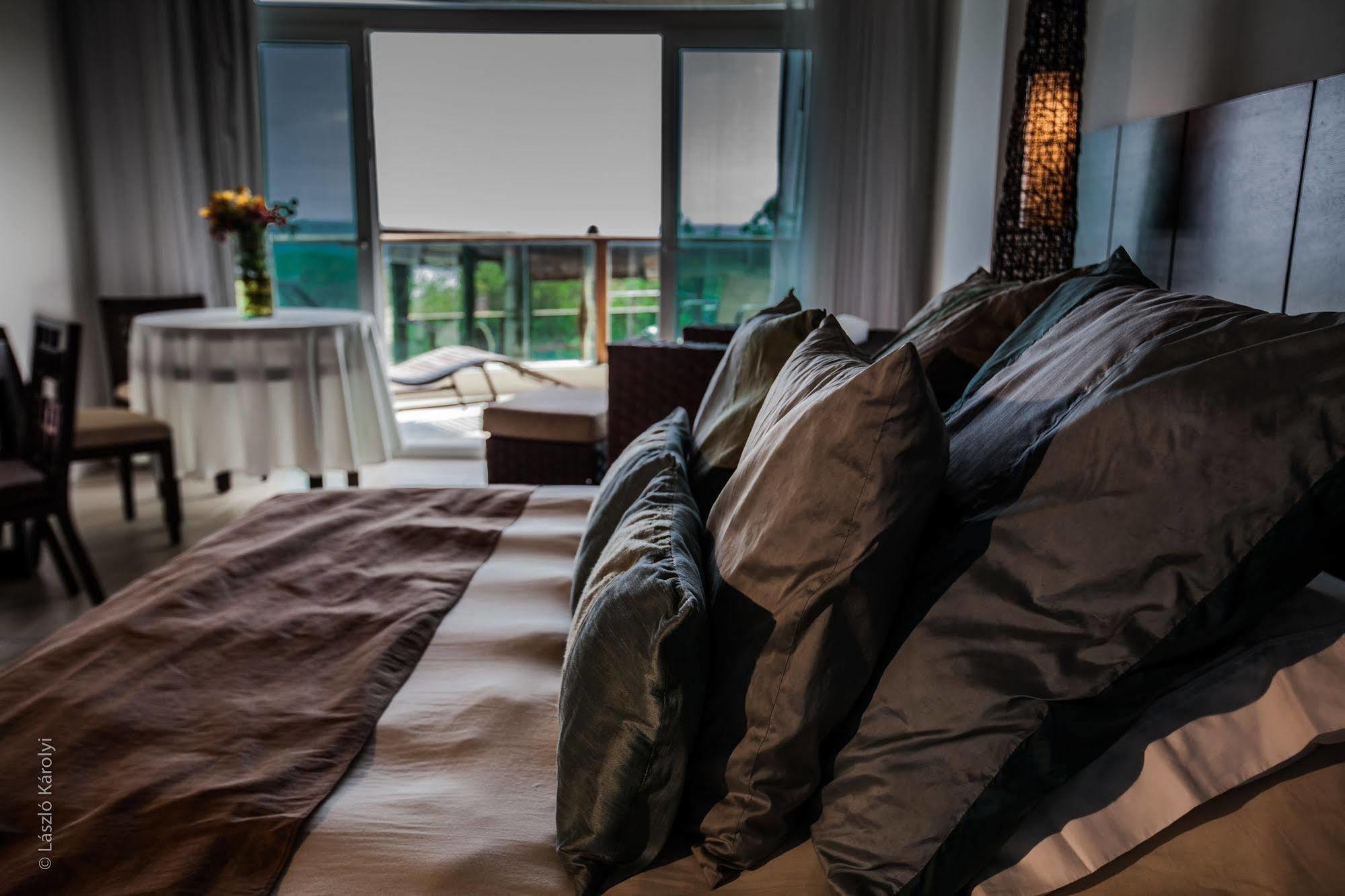 Iguana Crossing Boutique Hotel Puerto Villamil Eksteriør billede